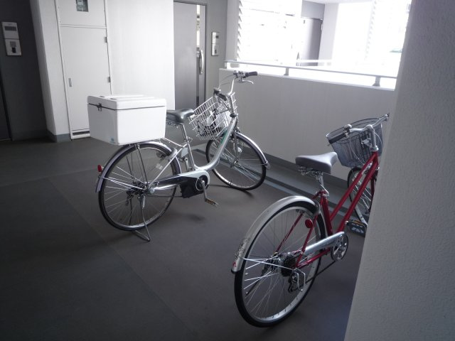 【共有部分】 自転車駐輪スペース(無料) 各フロアにあり