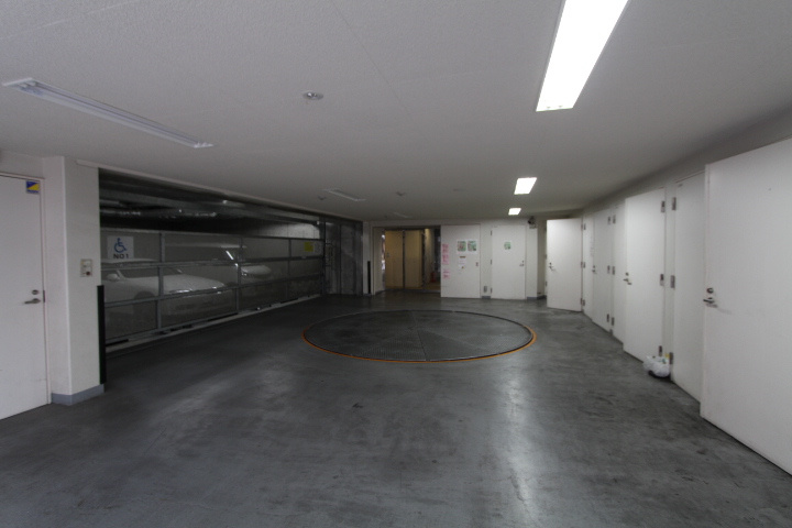 【駐車場】 ※参考写真