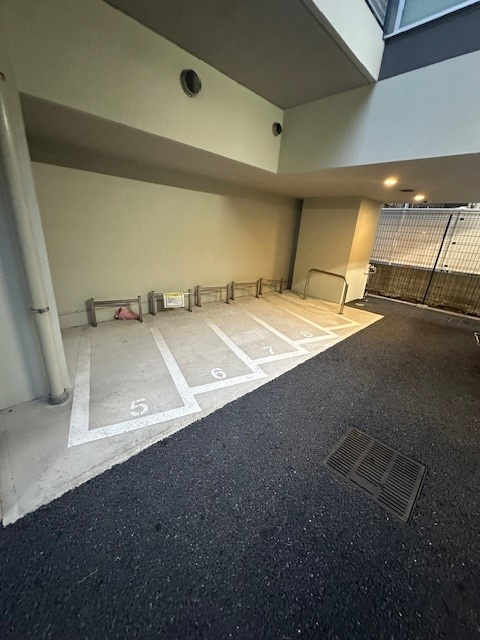 【駐車場】