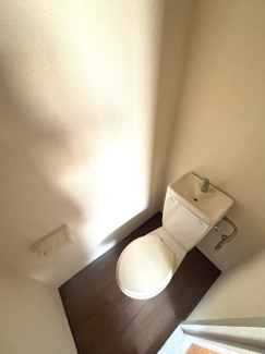 白基調のキレイなトイレです。