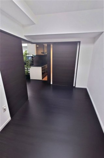 いつでも家族や来客を気持ちよく迎えられる、広々とした明るい玄関。 豊富な収納スペースで整理整頓がしやすく、第一印象から心地よい住まいに♪