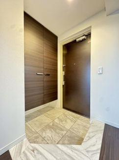 共有部分のロビー。