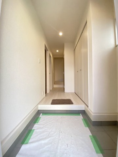 忙しい朝に家族が同時に出入りしても安心の広さです。大容量のシューズクローゼットも頼もしい味方です♪