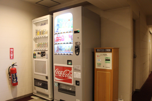 廊下に設置された自動販売機