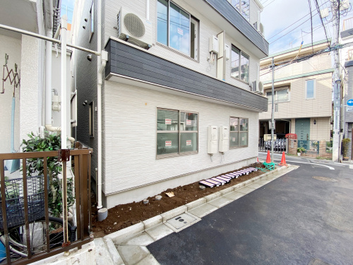 横から見た外観