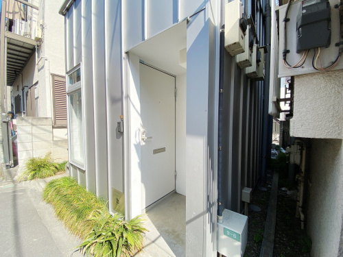横から見た外観