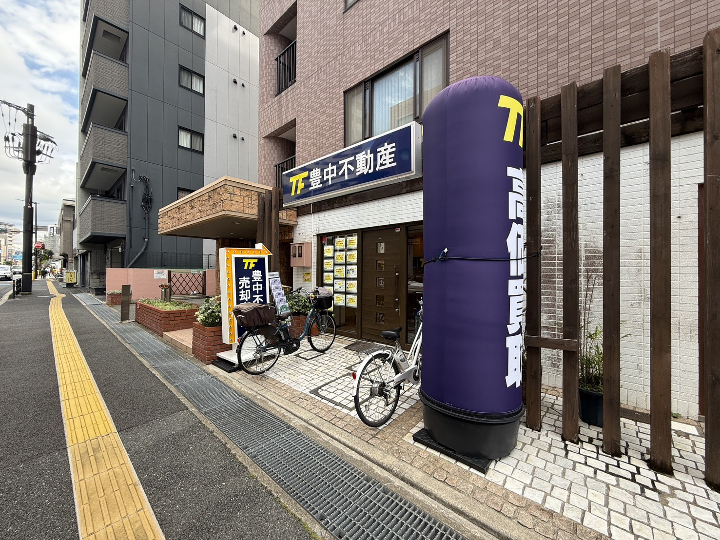 さすがの月曜日!朝から電話20本超!!の画像