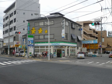 コンビニエンスストア ファミリーマート 西旭町店