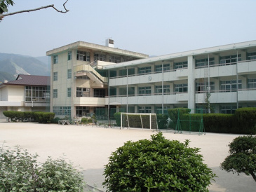 小学校 三坂地小学校