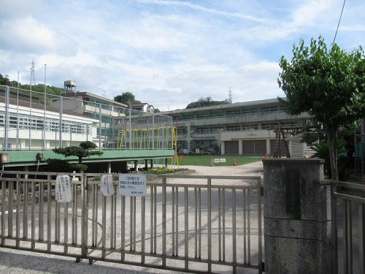 小学校 警固屋小学校