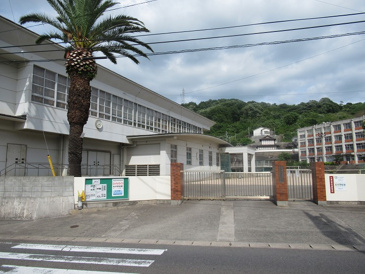 中学校 警固屋中学校