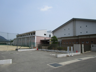 中学校 河内中学校