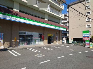 コンビニエンスストア ファミリーマート 広島三滝本町店