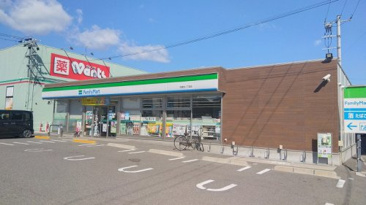コンビニエンスストア ファミリーマート 吉島西一丁目店