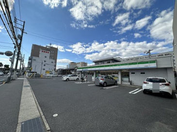 コンビニエンスストア ファミリーマート 広島霞店