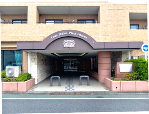 ライオンズステーションプラザ梅島【エントランス】重厚感のあるエントランスです