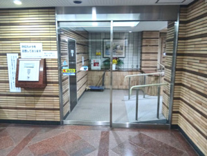 ライオンズステーションプラザ梅島【エントランス】オートロック付きでセキュリティ面も安心です