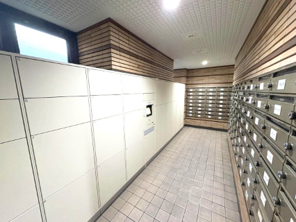 ライオンズステーションプラザ梅島【設備】便利な宅配BOX完備