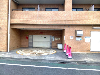 ライオンズステーションプラザ梅島【駐車場】敷地内に駐車場完備