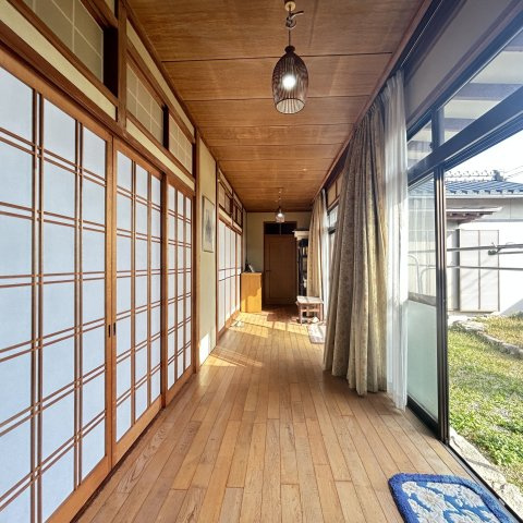 白銀売家【内装】