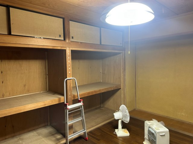 つくばみらい市山王新田【和室】二間分の押入がありたっぷり収納できます