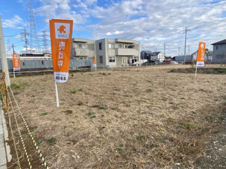 現況更地・住宅用地にオススメです。エンクルののぼりが目印です♪