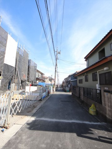 八王子市散田町2丁目42-4 新築【仲介手数料無料】【周辺】幅員4mの前面道路。