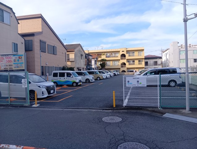 西保木間１丁目【周辺】すぐ裏手に月極駐車場がございます