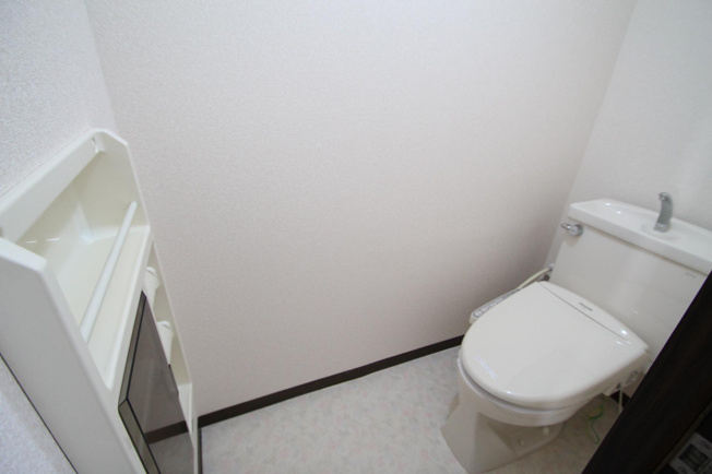 トイレに嬉しい収納も！
