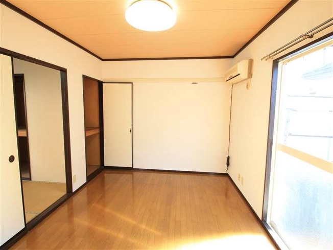 洋室６帖※現在、居住中の為 Ａ棟105号室の室内写真となりま