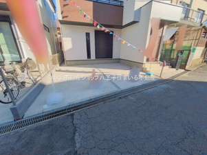 日野市日野本町4丁目27-8 新築【仲介手数料無料】【駐車場】2台分(車種による)の駐車スペース。
