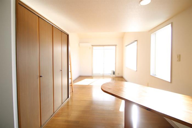 角部屋ならではの明るさです