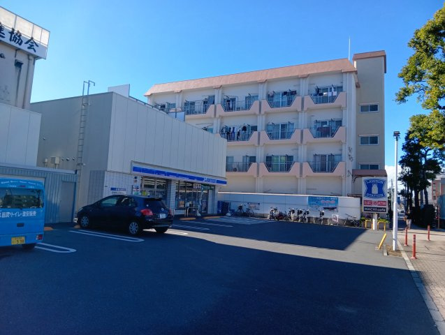 Amax梅島【周辺】近くにコンビニがあります