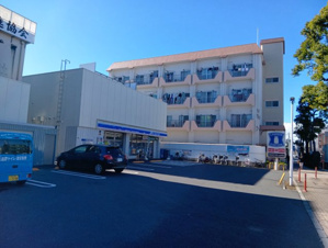 Amax梅島【周辺】近くにコンビニがあります