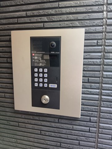 Reberty五反野Ⅰオートロック付きで防犯面も安心