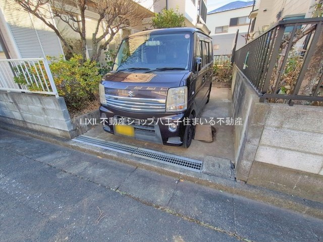 八王子市石川町1615-34 中古【仲介手数料無料】【駐車場】1台分(車種による)の駐車スペース。