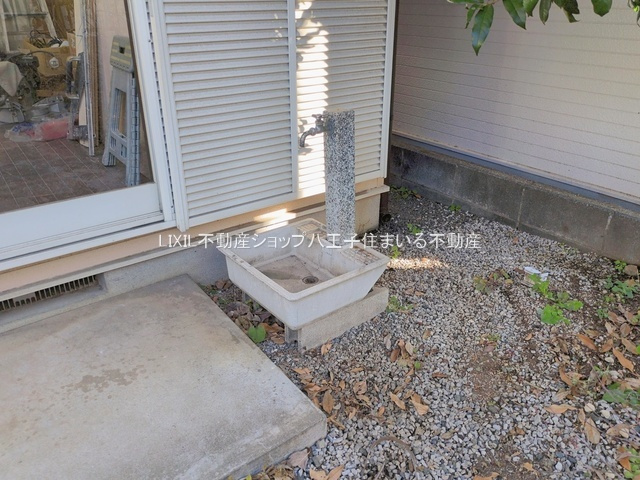 八王子市石川町1615-34 中古【仲介手数料無料】【その他】洗車やお掃除に便利な外水栓。