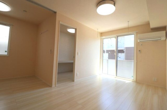 アマーテ姫子 A棟【居間・リビング】リビング全景（マルチファンクションライト付）