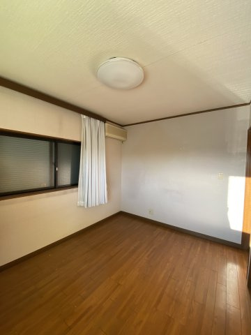 見沼区中川戸建【洋室】