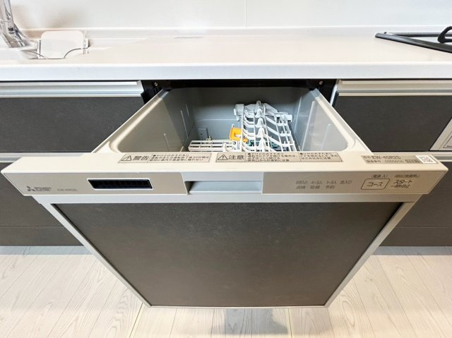 Adoble＋ 八幡西区永犬丸南町2丁目2期【設備】家事の時短に欠かせない食洗器を完備しています。（施工例）