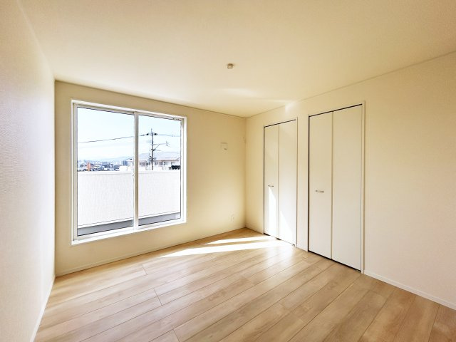 CRADLE　GARDEN　戸畑区中原東第6　【洋室】6.6帖洋室。バルコニーに面した明るいお部屋です。クローゼットは2ヶ所（施工例）