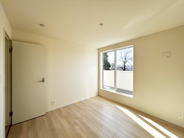 CRADLE　GARDEN　戸畑区中原東第6　【洋室】6.1帖洋室。バルコニーに面した明るいお部屋です。クローゼットは2ヶ所（施工例）