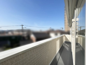 CRADLE　GARDEN　戸畑区中原東第6　【バルコニー】ワイドバルコニーも快適（施工例）