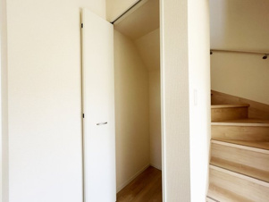 CRADLE　GARDEN　戸畑区中原東第6　【キッチン】三ツ口のコンロは安全装置付き。お料理のレパートリーが増えるかも。