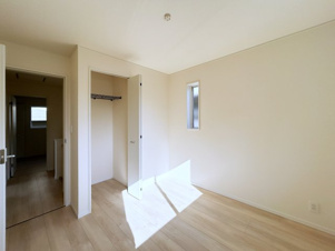 CRADLE　GARDEN　戸畑区中原東第6　【トイレ】機器の凹凸を少なくし、お手入れをしやすくしています。