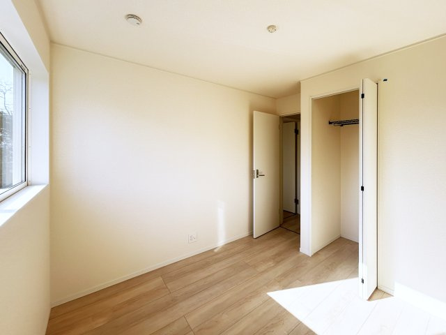 CRADLE　GARDEN　戸畑区中原東第6　【トイレ】節水型のタンクを使用しているので、１年間で約浴槽１杯分を節約できます。