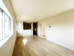 CRADLE　GARDEN　戸畑区中原東第6　【前面道路含む現地写真】前面道路は約4mです。中原公園まで徒歩約1分！JR駅まで徒歩約14分☆