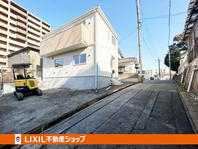CRADLE　GARDEN　戸畑区中原東第6　【駐車場】前面道路は約4mです。並列駐車2台可能なので時間を気にせず出し入れできるのも嬉しいポイント☆