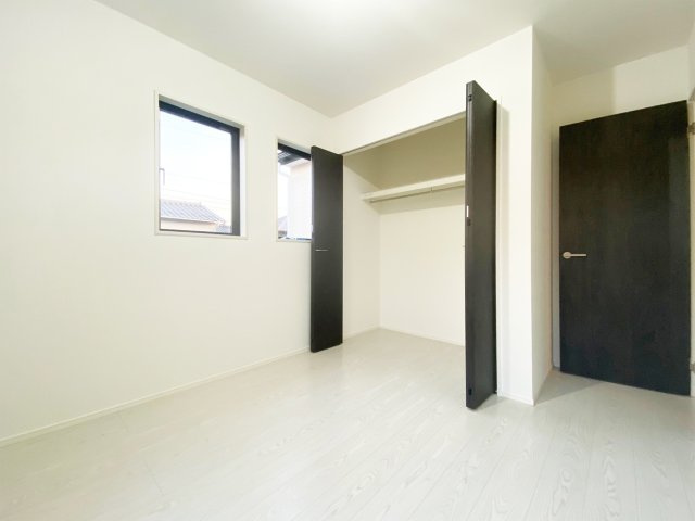 Bloom 小倉南区津田新町1丁目4期【洋室】2階5.2帖の洋室、どんなインテリアにも合うシンプルスタイルです（施工例）
