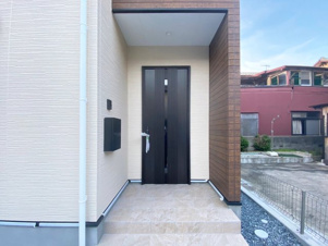 Bloom 小倉南区津田新町1丁目4期【玄関】ディンプルキー採用で防犯も安心です（施工例）